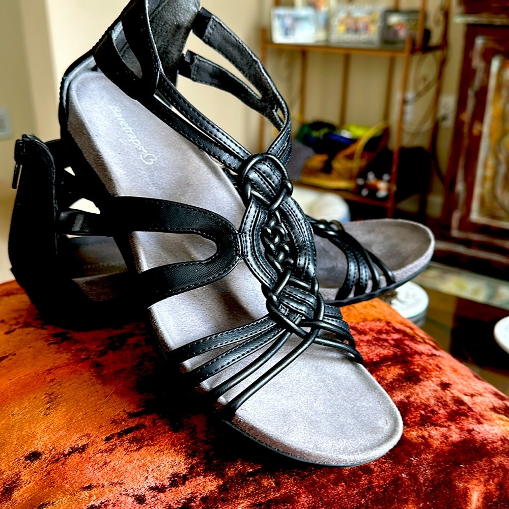 BARETRAPS SANDALS